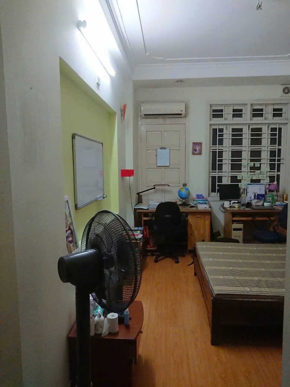 Cho thuê nhà Hoàng Sâm, Cầu Giấy 5 tầng x 30m2, 3 ngủ, 12 Triệu ở gia đình, nhóm 6 ng - Ảnh chính